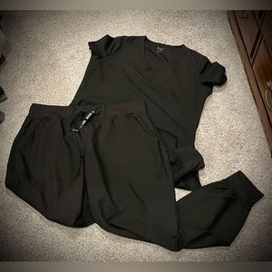 MEDCOUTURE Women’s Scrub Set